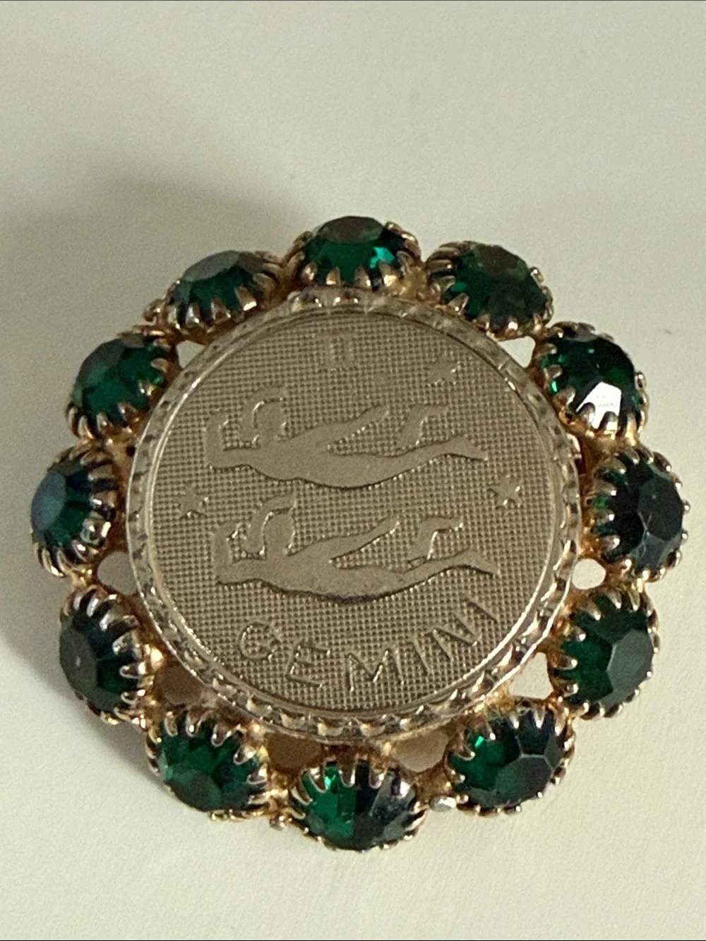 Vintage Gold-Tone Gemini coin Pin Brooch Emerald Green birthstone rhinestones - Picture 3 of 7